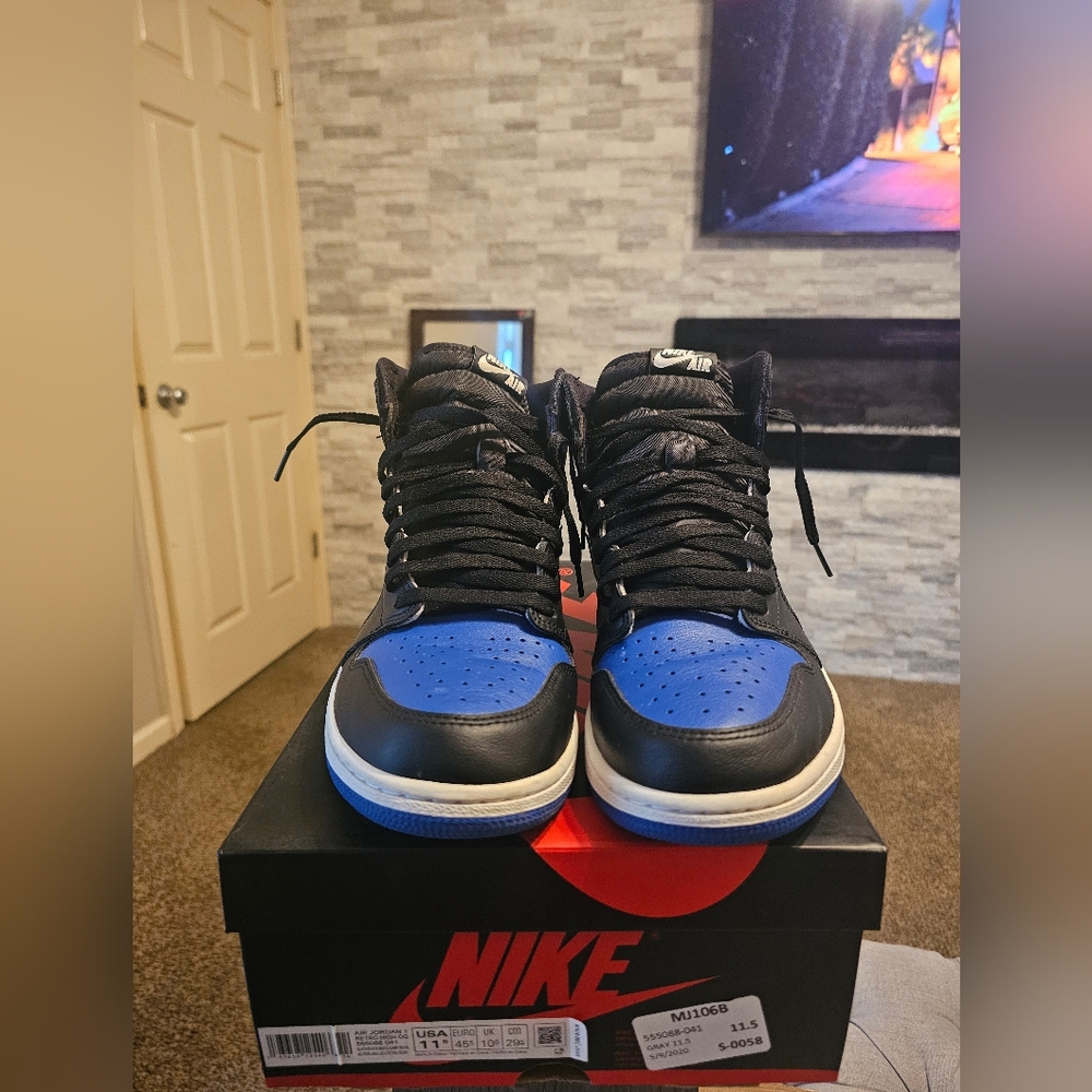 Nike Air Jordan 1 Retro High OG 11.5 mens